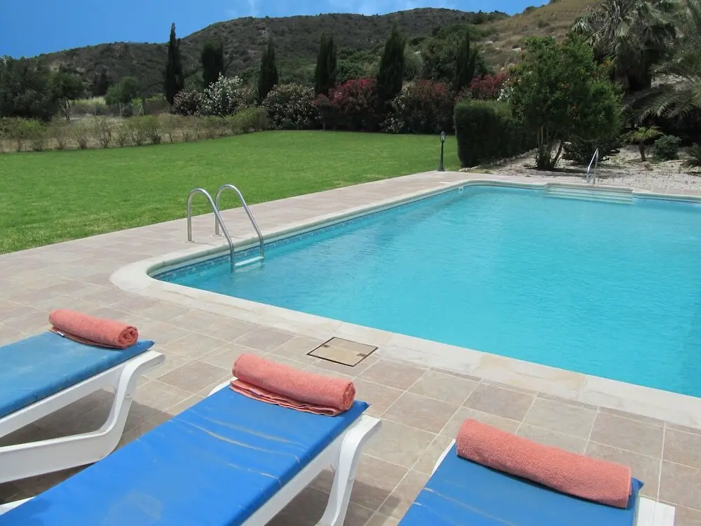 Писсури: Gorgeous Bungalow by Pissouri Bay, With Private Pool, Landcaped Garden