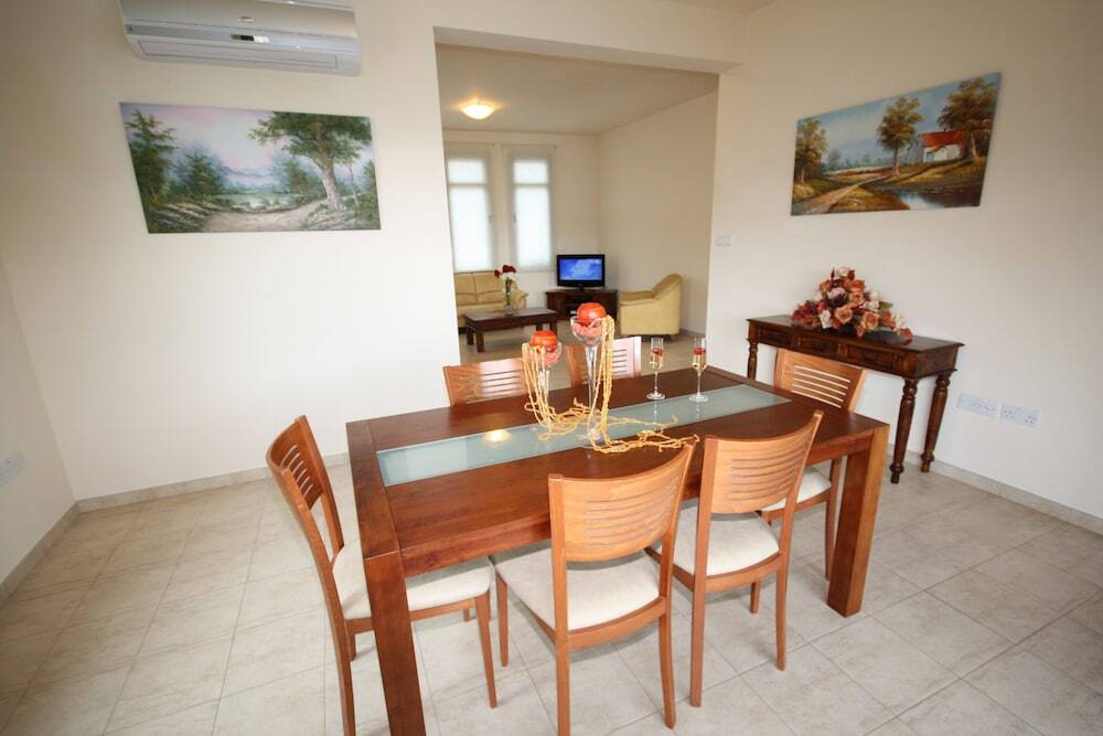 Писсури: Gorgeous Bungalow by Pissouri Bay, With Private Pool, Landcaped Garden