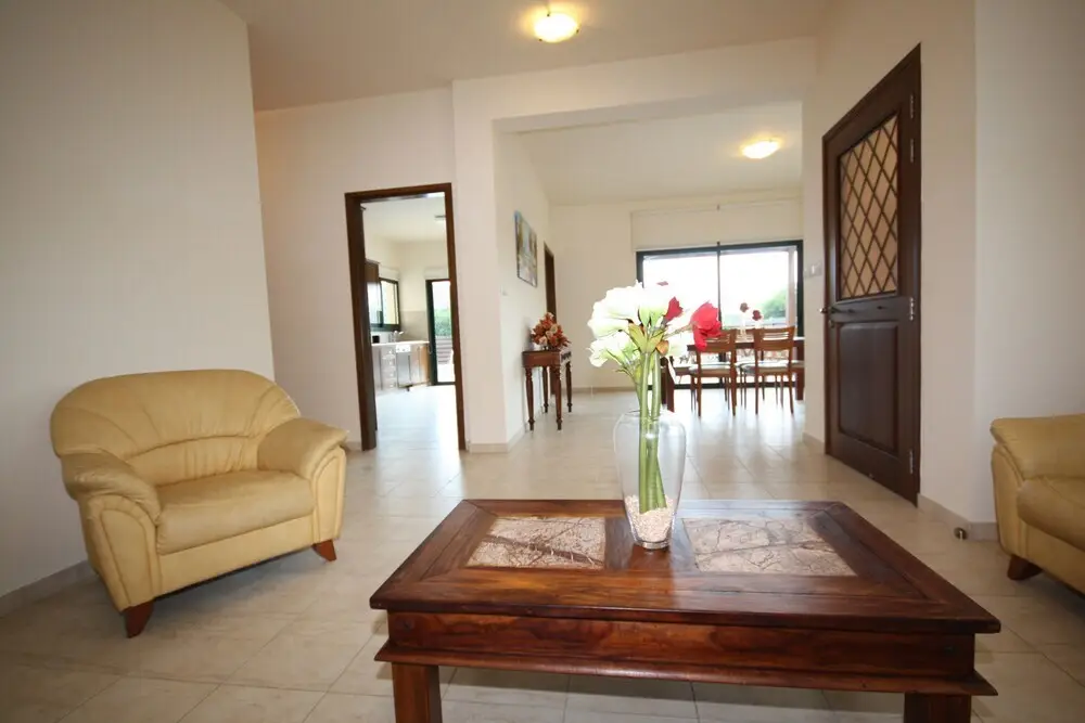 Писсури: Gorgeous Bungalow by Pissouri Bay, With Private Pool, Landcaped Garden
