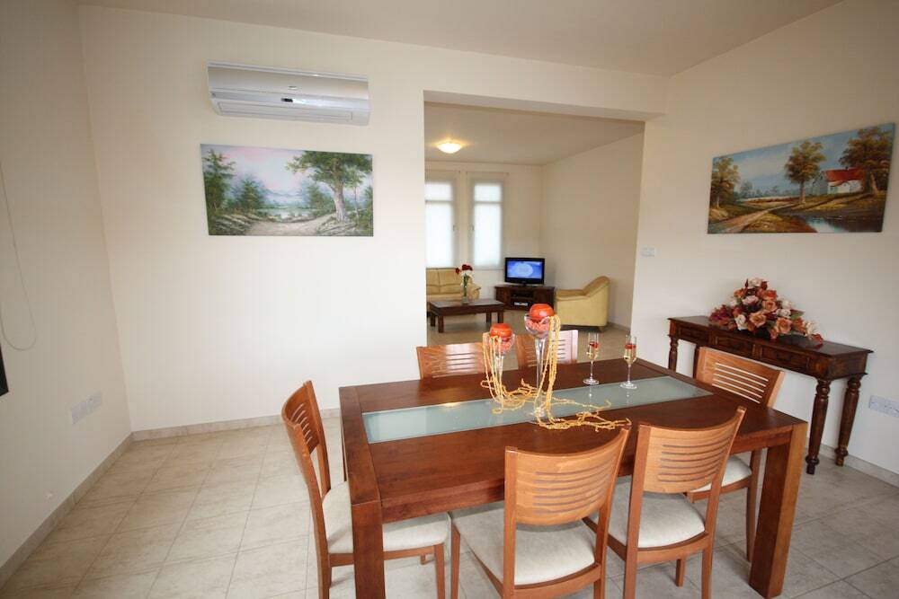 Писсури: Gorgeous Bungalow by Pissouri Bay, With Private Pool, Landcaped Garden