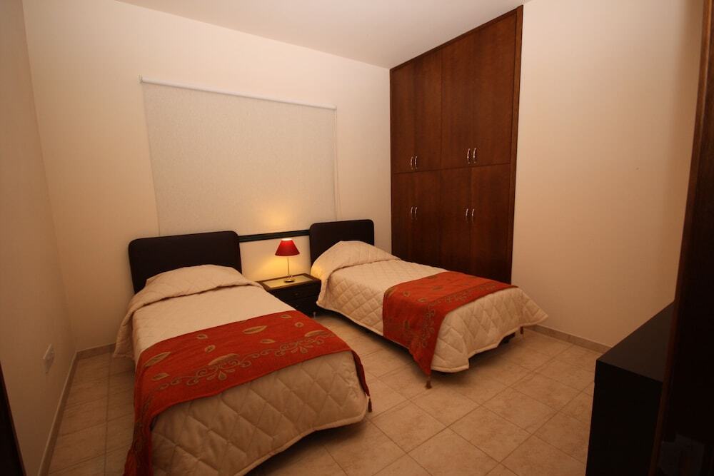 Писсури: Gorgeous Bungalow by Pissouri Bay, With Private Pool, Landcaped Garden