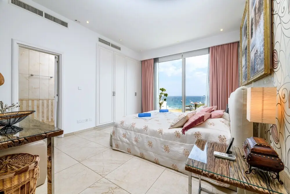 Lombardi Seafront Villa — фото 1