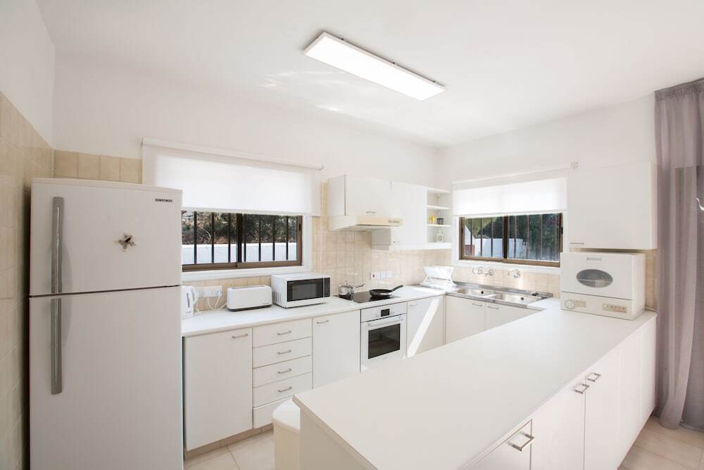 Айя-Напа: Villa Rosie, Modern 4bdr Ayia Napa Villa With Pool