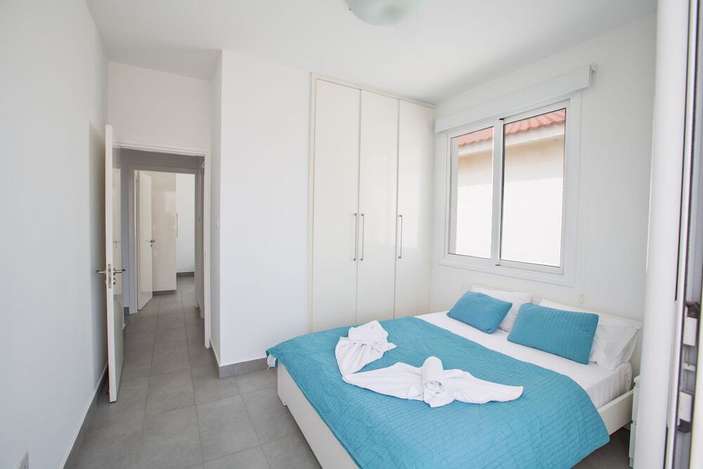 Villa Suri, Luxury Seafront Villa — фото 1