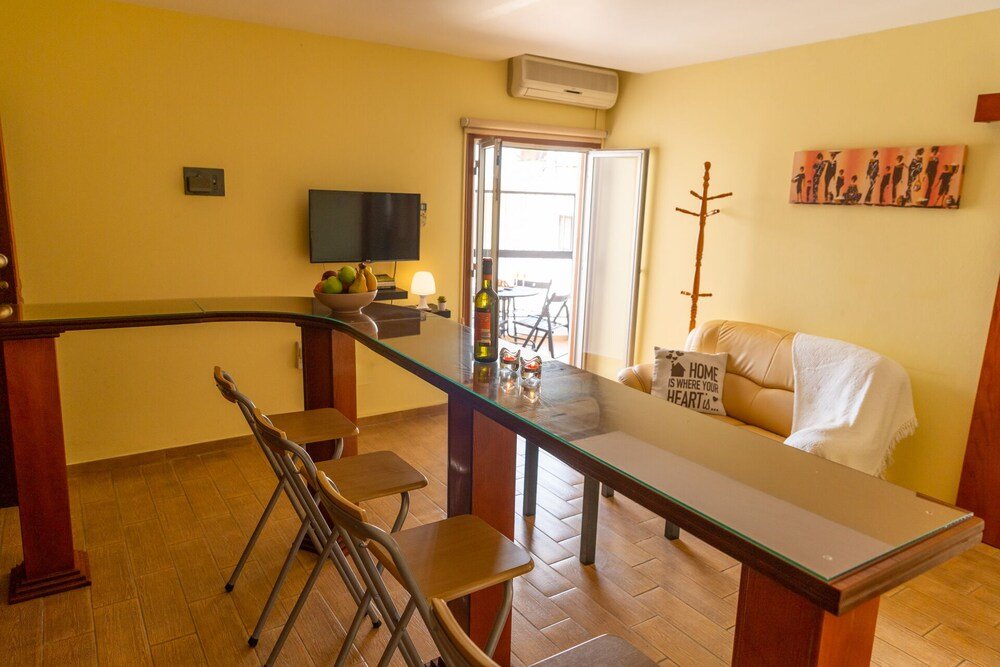 Айя-Напа: Gold Feathers Apartment By STAY BnB