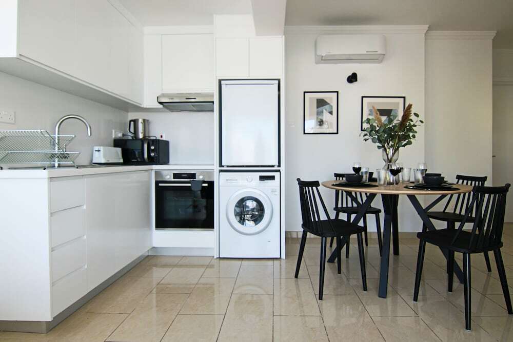 Пафос: Phaedrus Living: Seaside Modern Flat Lighthouse 63