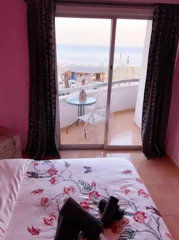Ларнака: Beach Front Apartment