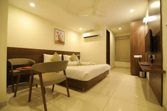 Героскипу: Hotel Paphian Bay