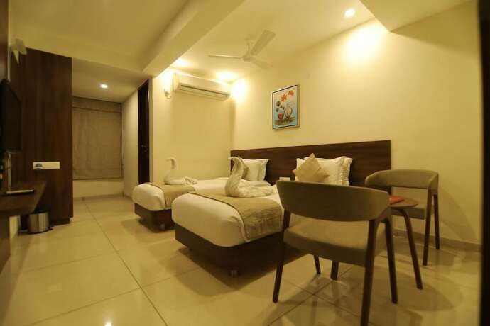 Героскипу: Hotel Paphian Bay