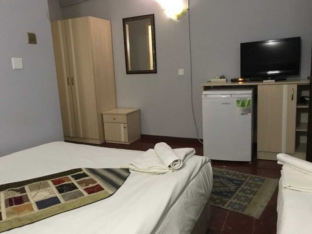 Кирения: City Hotel