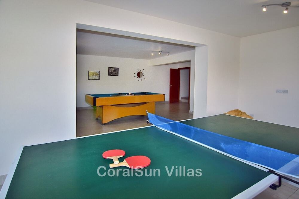 Amazing Luxury Villa, Enormous Heated Pool Jacuzzi, Gym, Games Room In Paphos, — фото 1