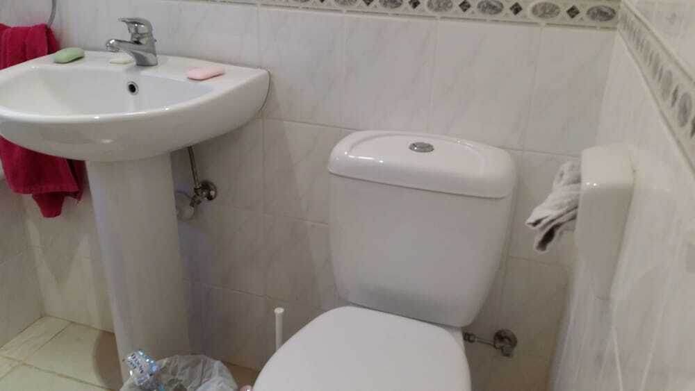 Пафос: Remarkable 1-bed Apartment Limnaria Gardens Paphos