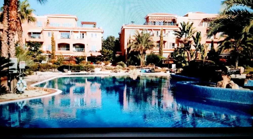 Пафос: Excellent hot Beach Spot 1-bed Apartment in Paphos