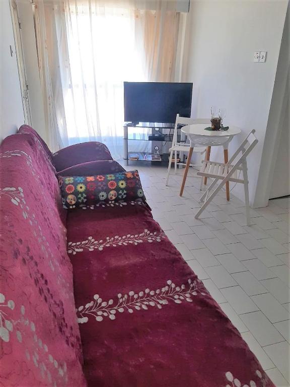 Агиос Тихонас: 1 Bedroom Apartment With a Magnificent sea View
