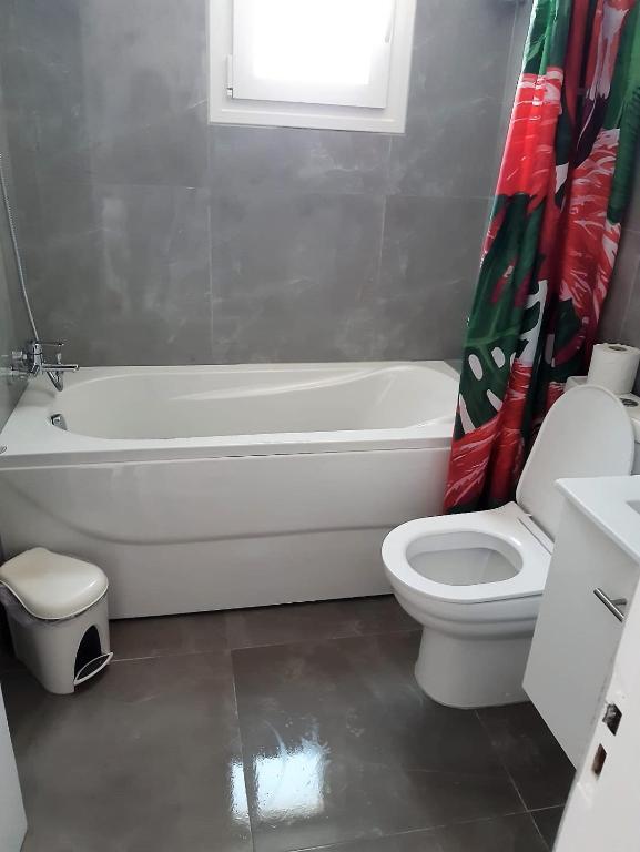 Агиос Тихонас: 1 Bedroom Apartment With a Magnificent sea View