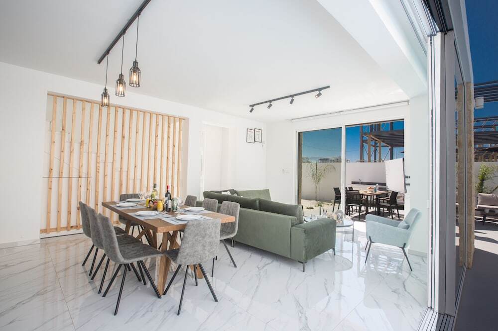 Протарас: 4 Bedroom Villa With Privaet Pool in the Center Protaras Vie Bleu Villa Vb1