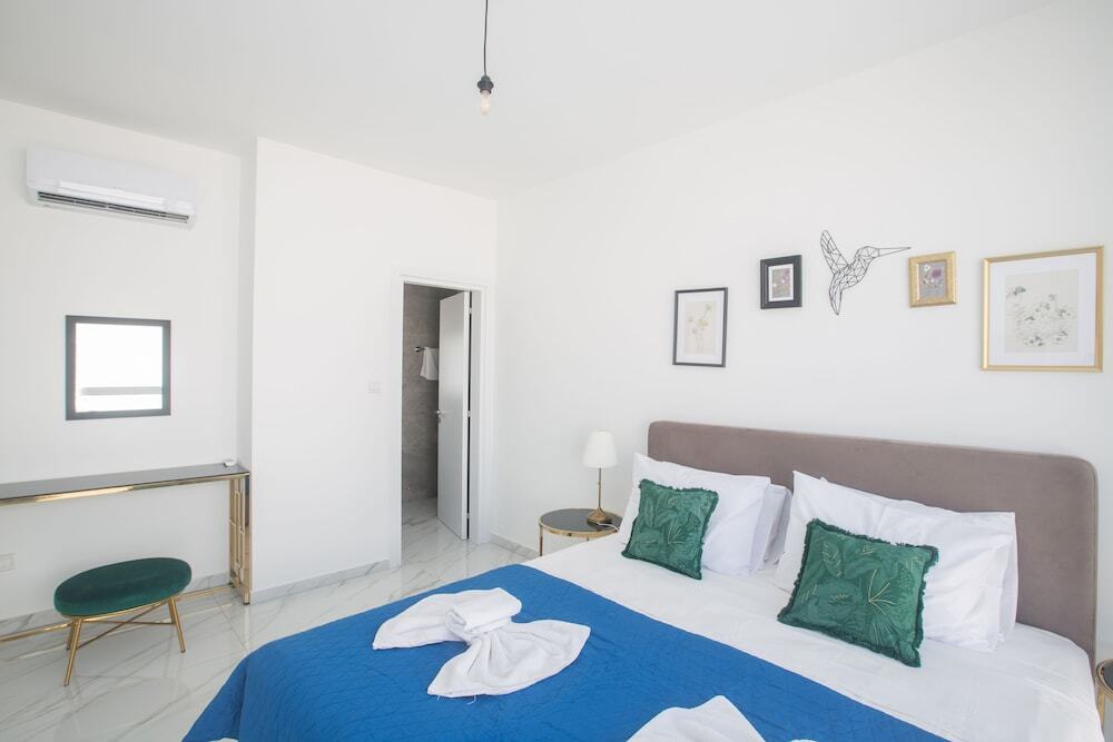 4 Bedroom Villa With Privaet Pool in the Center Protaras Vie Bleu Villa Vb1 — фото 1