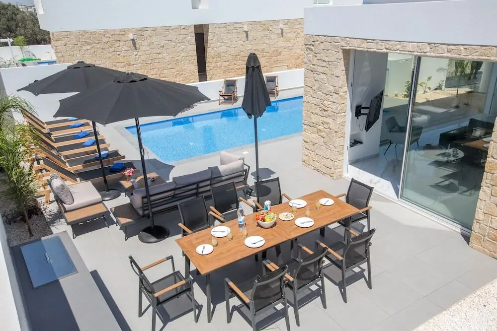Протарас: 4 Bedroom Villa With Privaet Pool in the Center Protaras Vie Bleu Villa Vb1