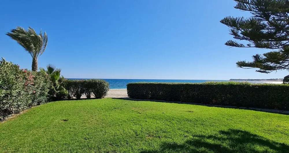 Масотос: Stunning 5-bed Beach Front Villa, Private Beach
