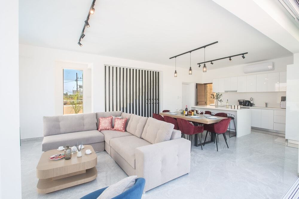 4 Bedroom Villa in Protaras Center - Protaras Vie Bleu Villa Vb3 — фото 1