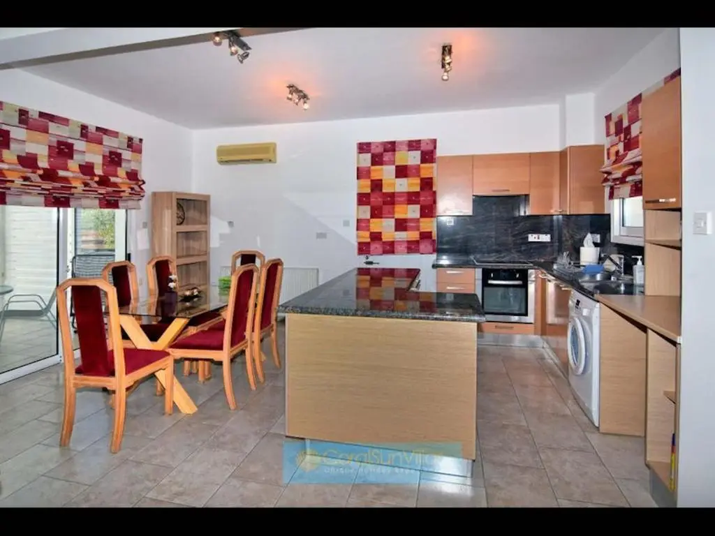 Пейя: Villa 200m To The Coral Bay Strip, Large Pool