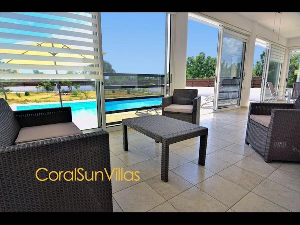 Пейя: Villa 200m To The Coral Bay Strip, Large Pool