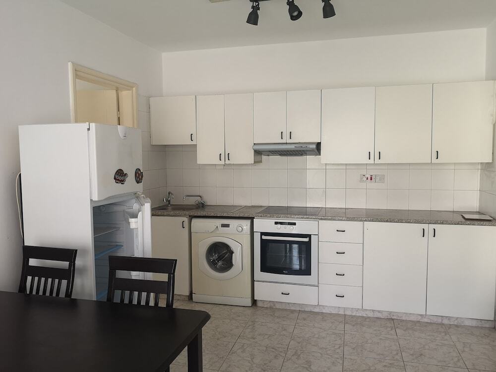 Пафос: 1-bed Cosy Apartment Close to Paphos Beach