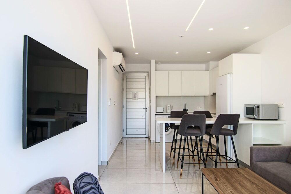 Пафос: Phaedrus Living: Seaside Executive Flat Harbour 203