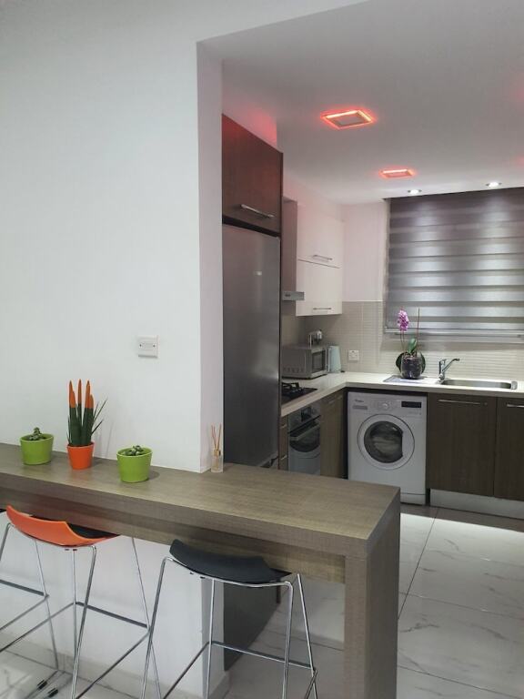 Ларнака: Immaculate 2-bed Apartment in Larnaca