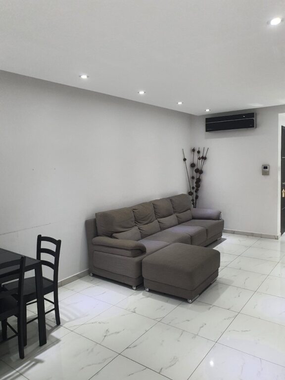 Ларнака: Lovely 2-bed Apartment in Larnaca