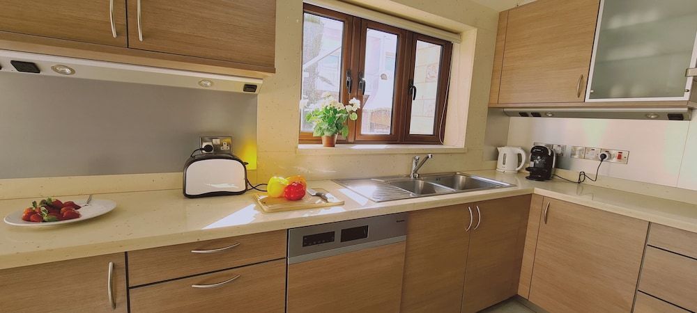Паралимни: Ocean View 4 Br Villa