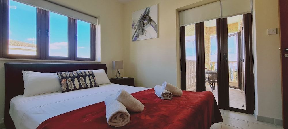 Паралимни: Ocean View 4 Br Villa