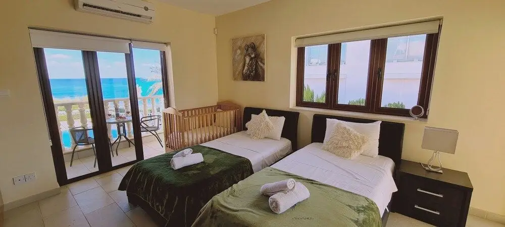 Паралимни: Ocean View 4 Br Villa