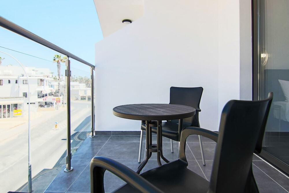 Айя-Напа: Phaedrus Living City View Fountain Court 08