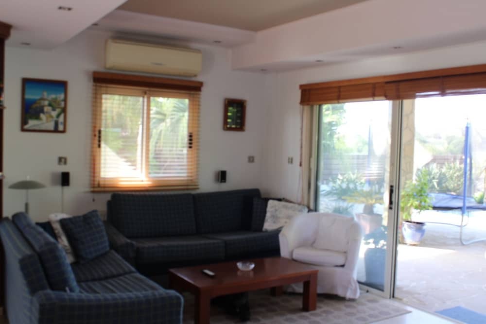 Терсефану: Immaculate 3-bed House in Pentakomo