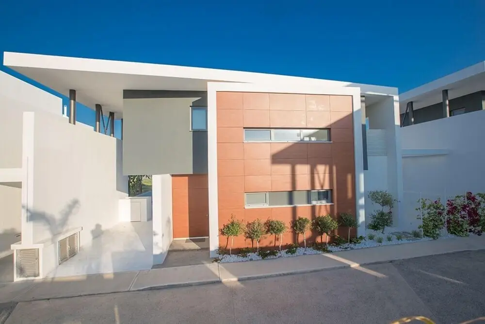 Паралимни: Villa Charlize AQ WP7