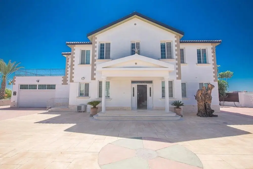 Паралимни: Papas Villa AQ An75