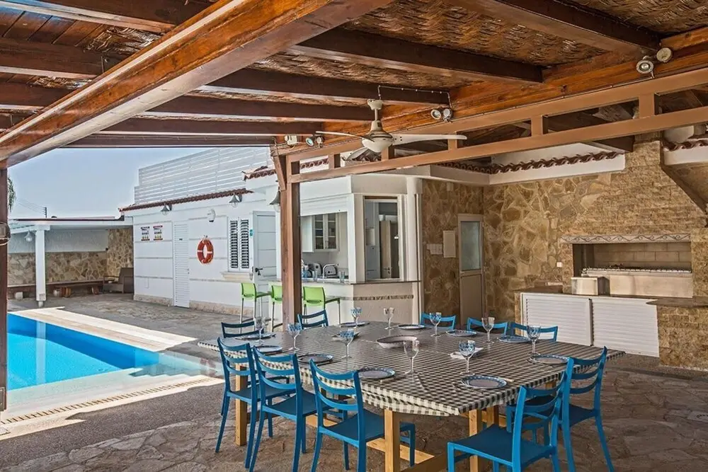 Паралимни: Papas Villa AQ An75