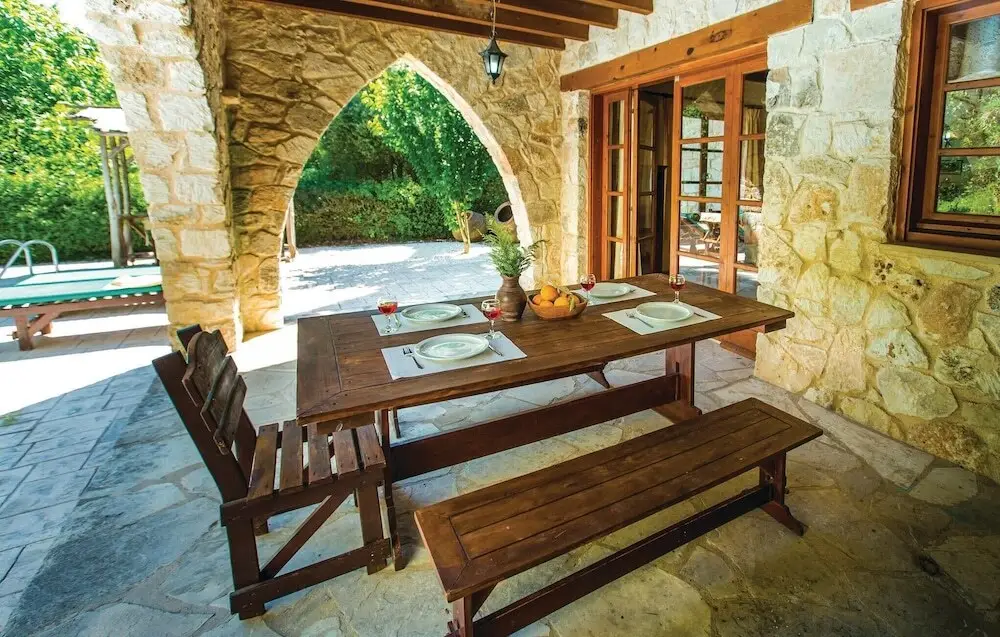Милиу: Beautiful Home in Miliou Paphos with Hot Tub, Sauna & 3 Bedrooms