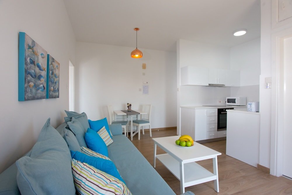 Агиос Тихонас: White Arches Sea View Apartment