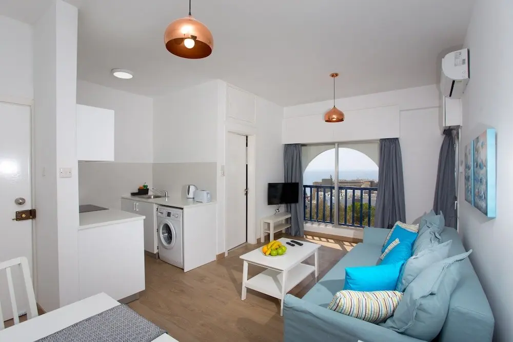 Агиос Тихонас: White Arches Sea View Apartment