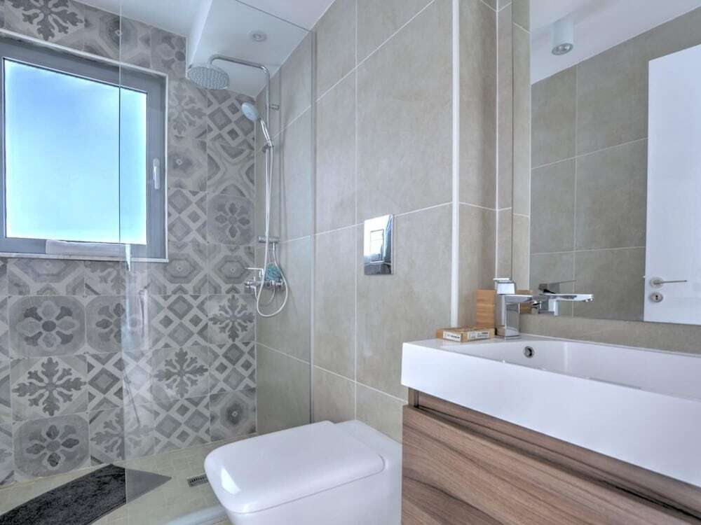 Паралимни: Villa Chivon AQ WP8