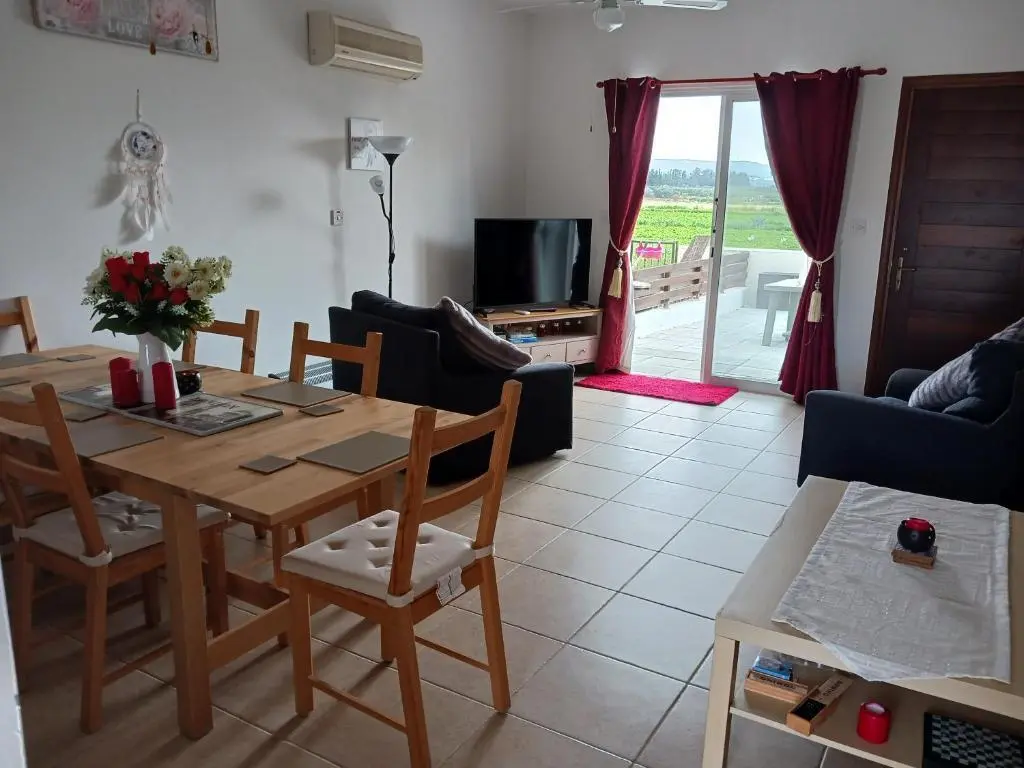 Куклия: Beautiful 2-bed House in Mandria, Paphos
