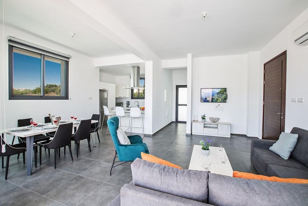 Протарас: Villa Priya AQ PR5
