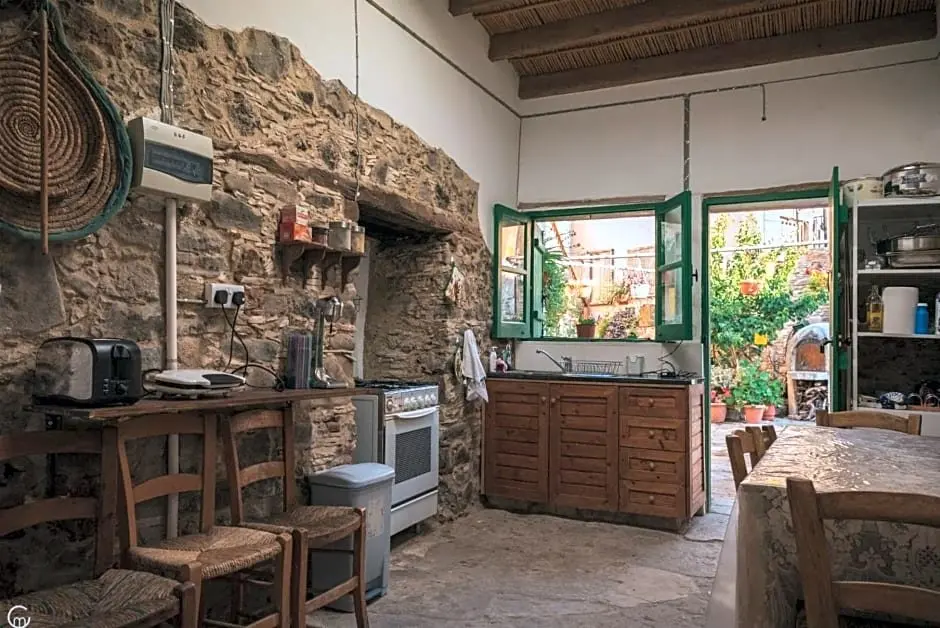 Литродонтас: To Spiti Sto Xorko