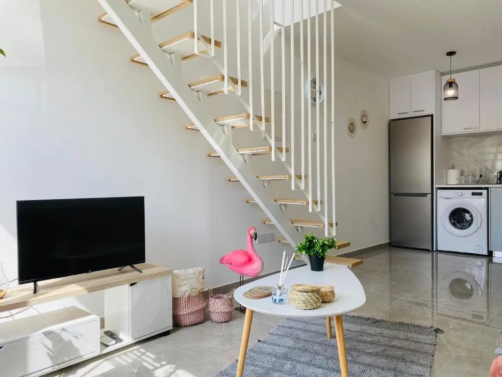 Ларнака: Pink Flamingo 1-BR apartment in Larnaca