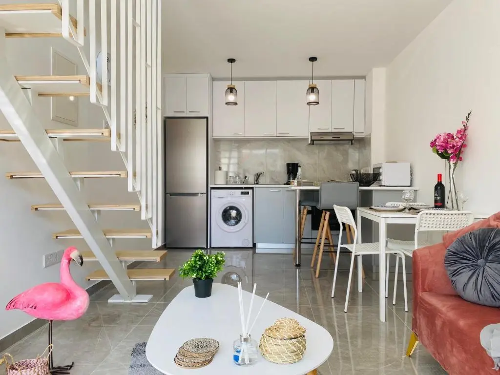 Ларнака: Pink Flamingo 1-BR apartment in Larnaca