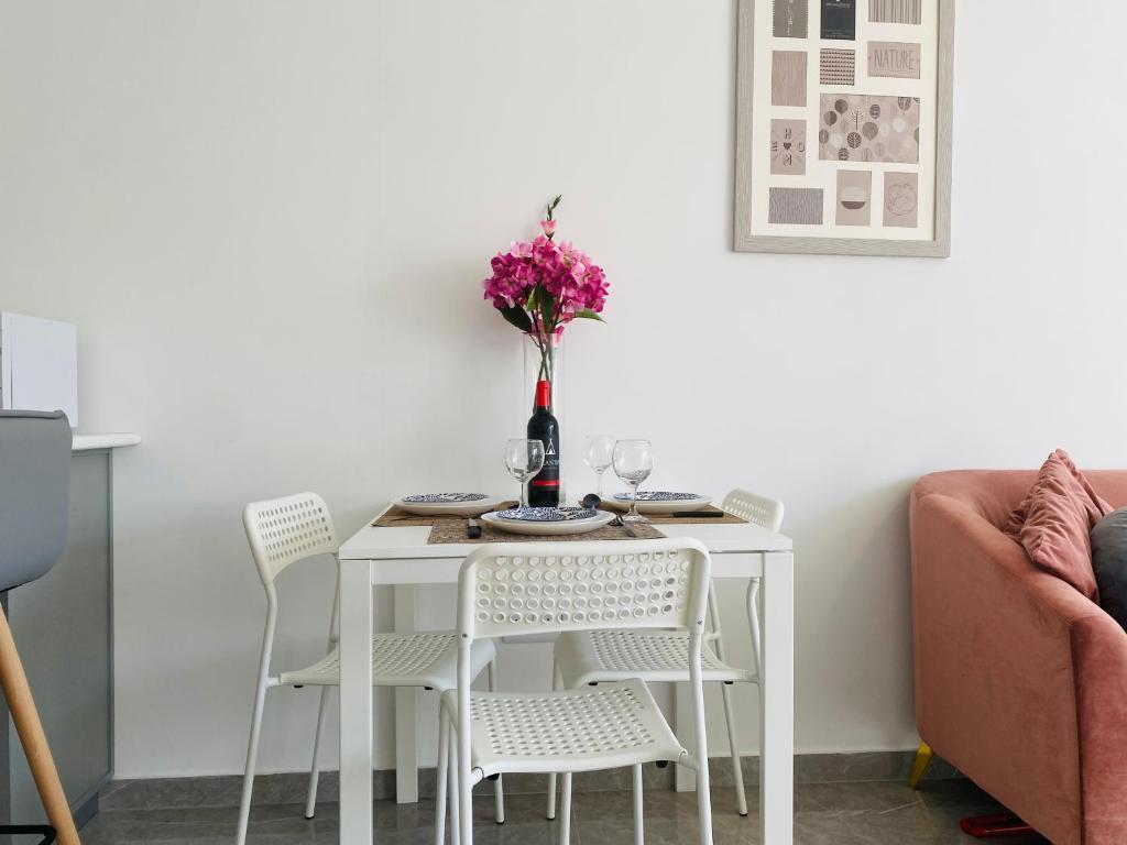 Ларнака: Pink Flamingo 1-BR apartment in Larnaca