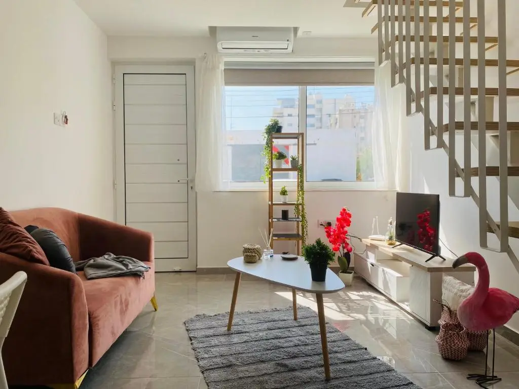 Pink Flamingo 1-BR apartment in Larnaca — фото 1