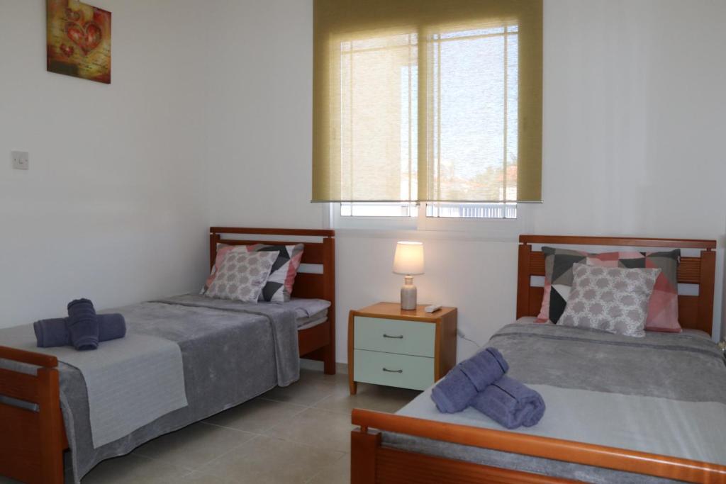 Пафос: Cyking 2 bed Apartment with pool & 10 min to beach